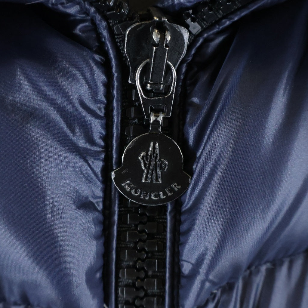 MONCLER(モンクレール) SUYEN スイエン ワッペンロゴ フーデッド ジップアップ ダウン ロング ジャケット コート ネイビー レディース 420934931949 53052