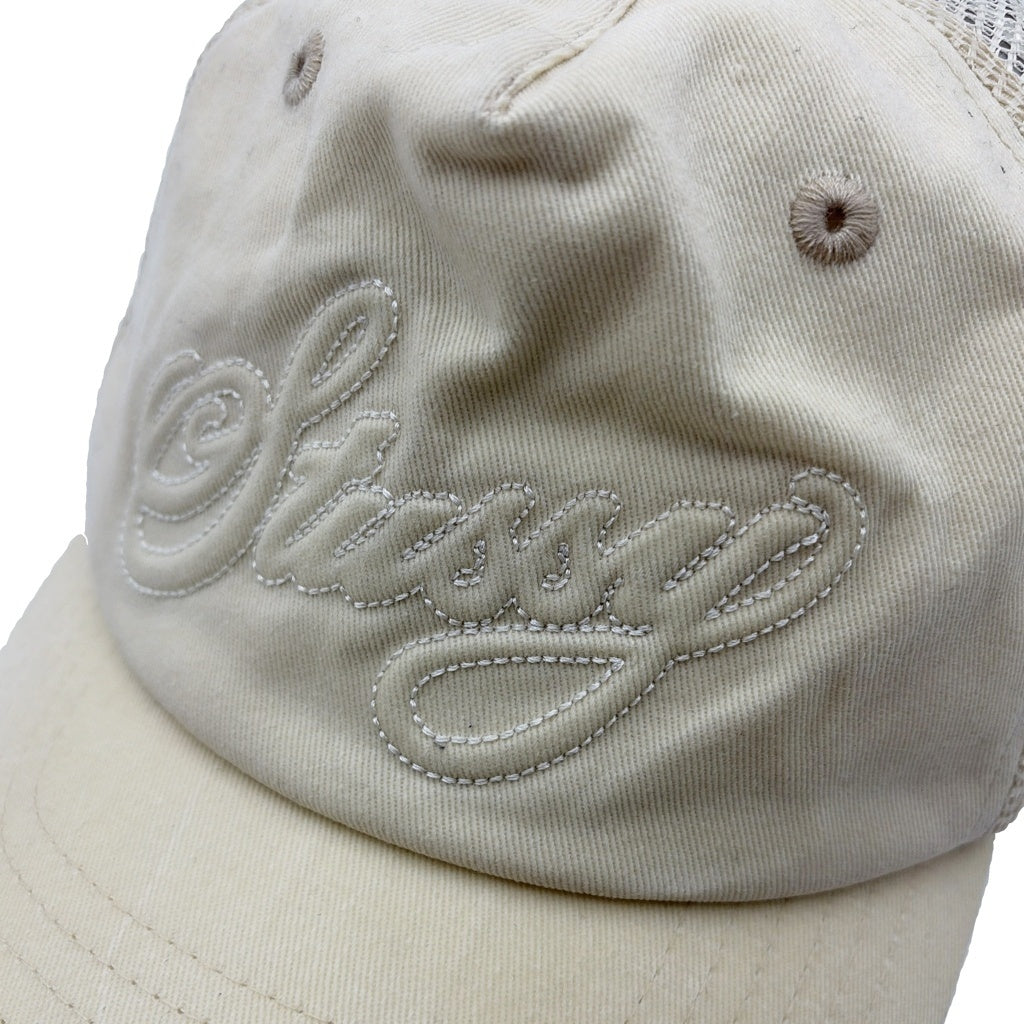 STUSSY(ステューシー) 刺繍トラッカーカープ ベースボールキャップ アイボリー