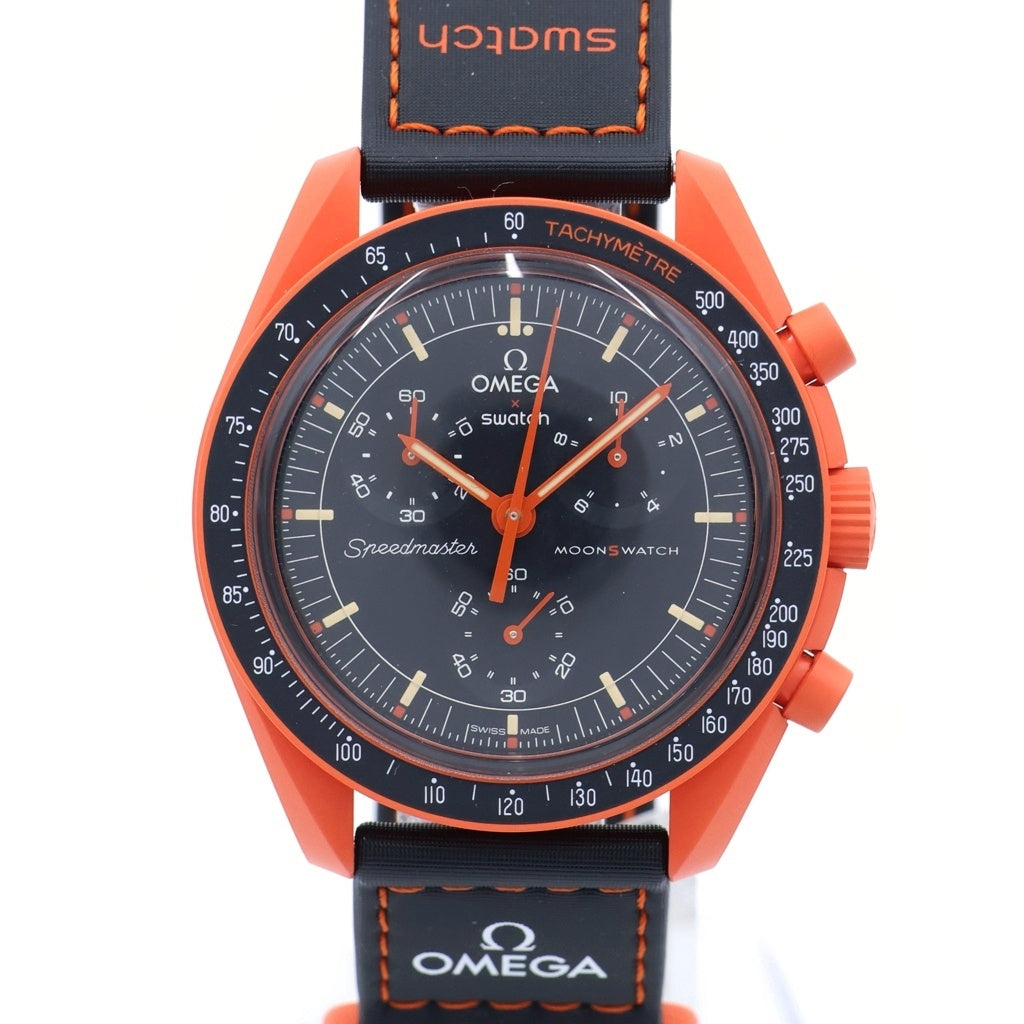SWATCH(スウォッチ) ×オメガ MISSION ON EARTH-LAVA ミッションオンアース ラバ バイオセラミック 黒文字盤 QZ クオーツ ブラック/オレンジ SO33O100