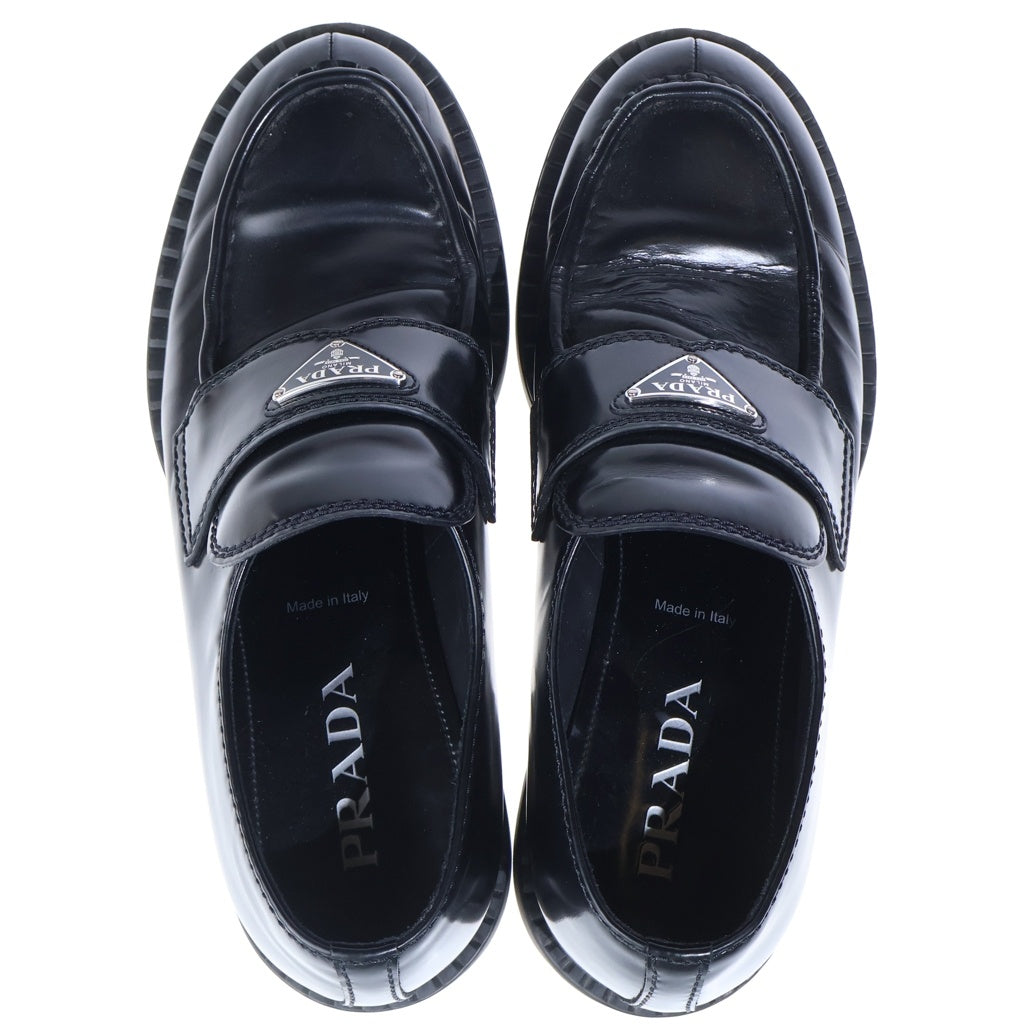 PRADA(プラダ) チョコレート ブラッシュドレザー トライアングルロゴプレート ローカットシューズ ローファー ブラック 2DE127