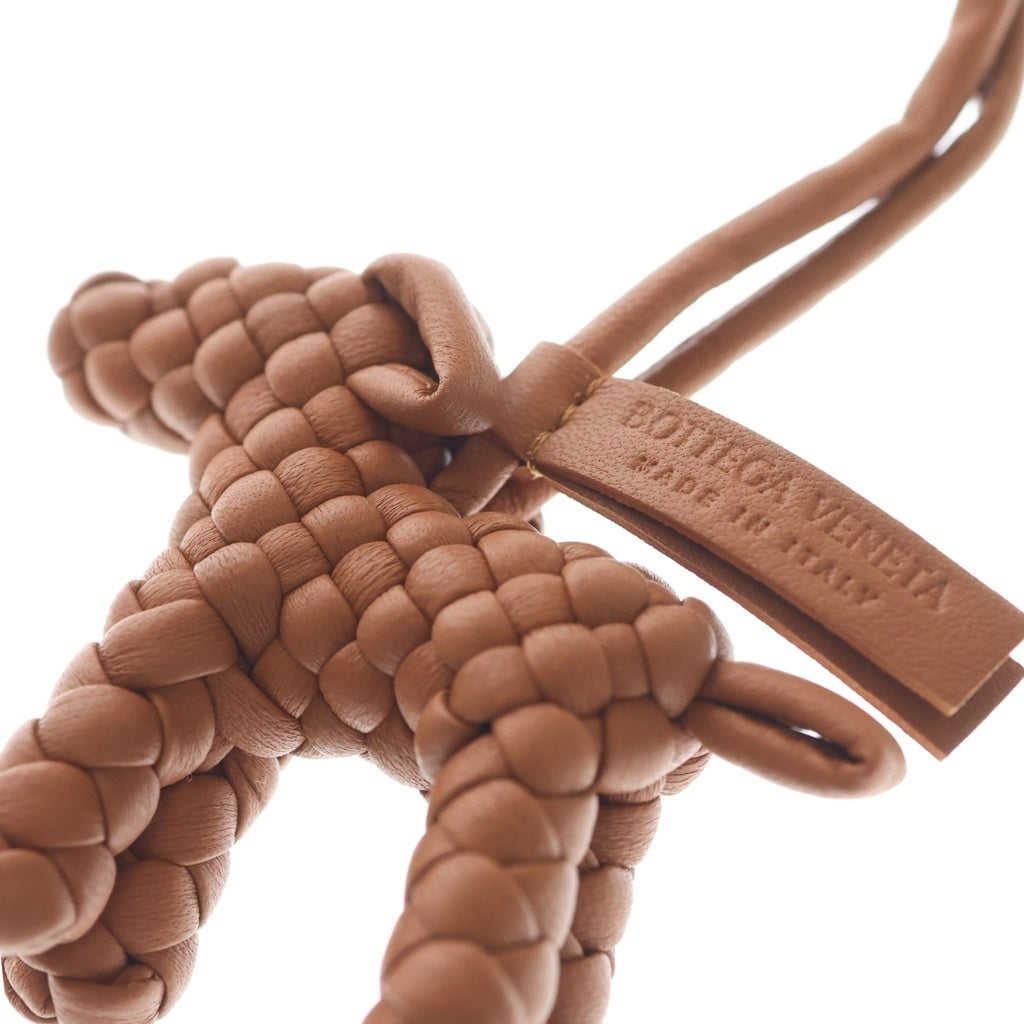 BOTTEGA VENETA(ボッテガヴェネタ) イントレチャート レザー ドッグ バッグチャーム ブラウン レディース