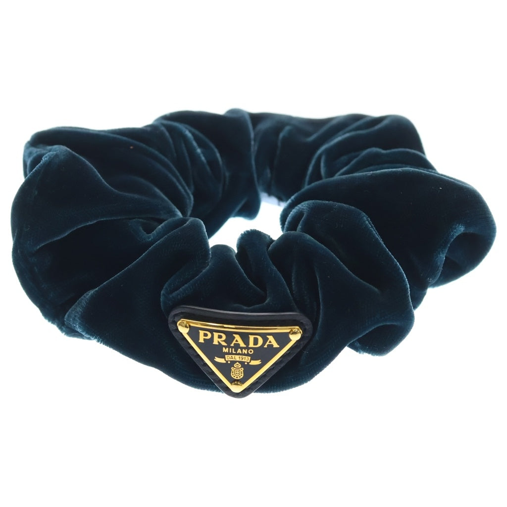 PRADA(プラダ) ベロア ロゴ三角プレート シュシュ ヘアゴム ターコイズブルー ゴールド金具 レディース