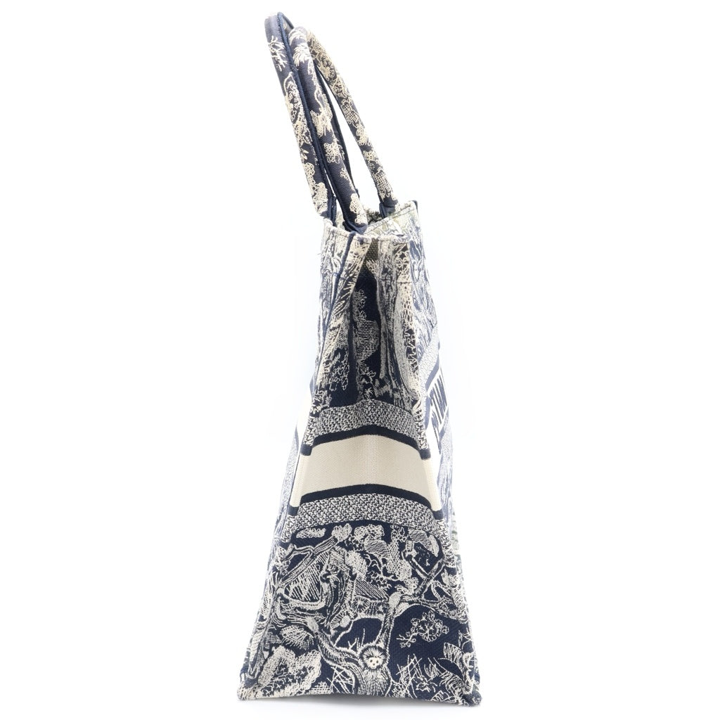 DIOR(ディオール) ブックトート ラージ トワル ドゥ ジュイ リバース エンブロイダリー ハンドバッグ トートバッグ ネイビー ジャガード M1286ZRGO_M35I レディース