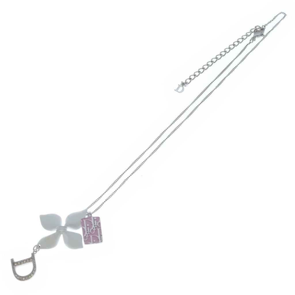 Christian Dior(クリスチャンディオール) ホワイトフラワーモチーフ・Dロゴチャーム ネックレス ペンダント チェーン ホワイト×シルバー×ピンク レディース
