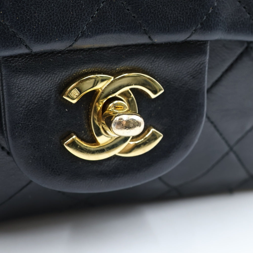 CHANEL(シャネル) マトラッセ23 ダブルフラップダブルチェーンショルダーバッグ ハンドバッグ ブラック ラムスキン ゴールド金具 A01113 レディース
