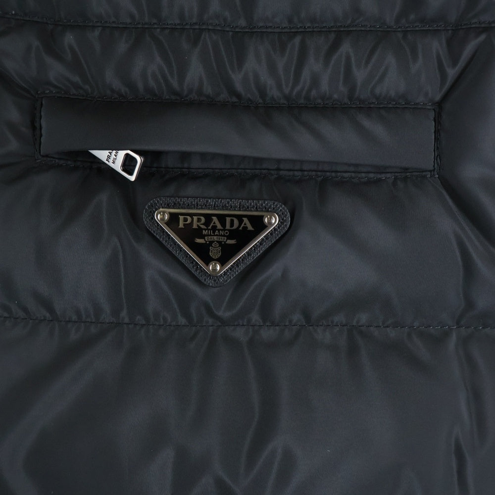 PRADA(プラダ) トライアングルロゴプレート ナイロンダウンベスト ブラック SGJ191 R132
