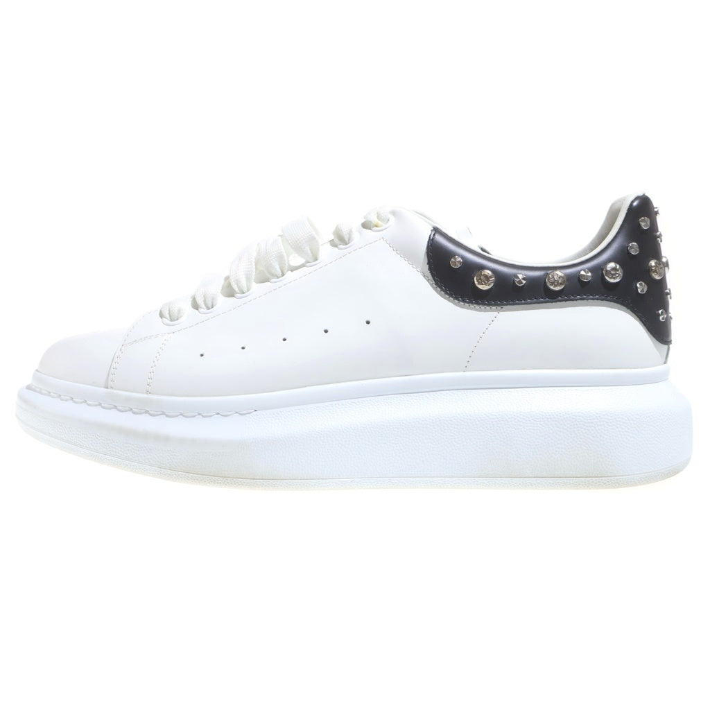 Alexander McQueen(アレキサンダーマックイーン) オーバーサイズ スタッズ プラットフォーム レザー ローカットシューズ スニーカー ホワイト/ブラック 485246