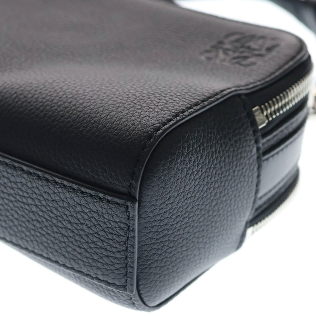LOEWE(ロエベ) アナグラム カメラバッグ ショルダーバッグ ブラック レザー シルバー金具
