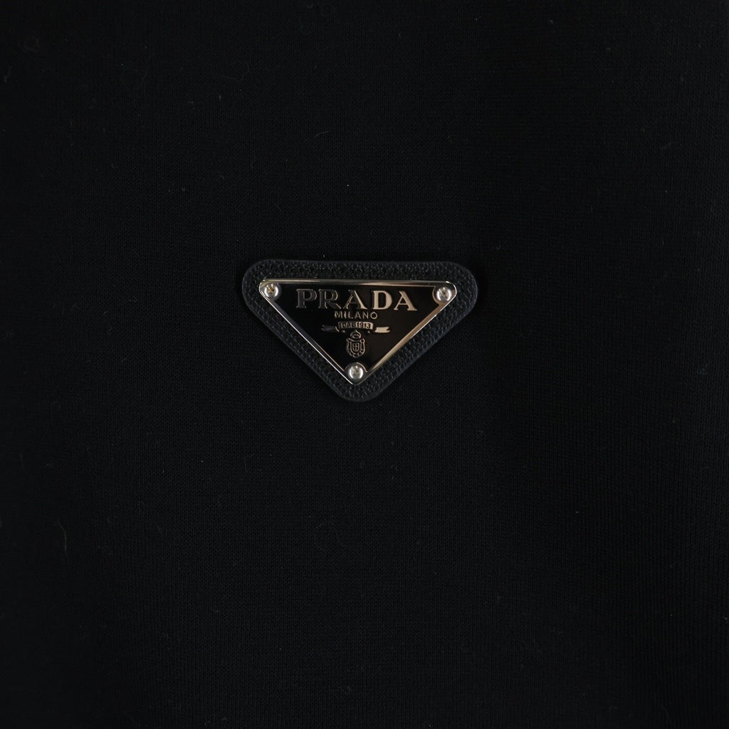 PRADA(プラダ) 25AW トライアングルロゴプレート テクニカルコットン スウェット トレーナー ブラック UJL90B 11OQ UJL90B 11OQ