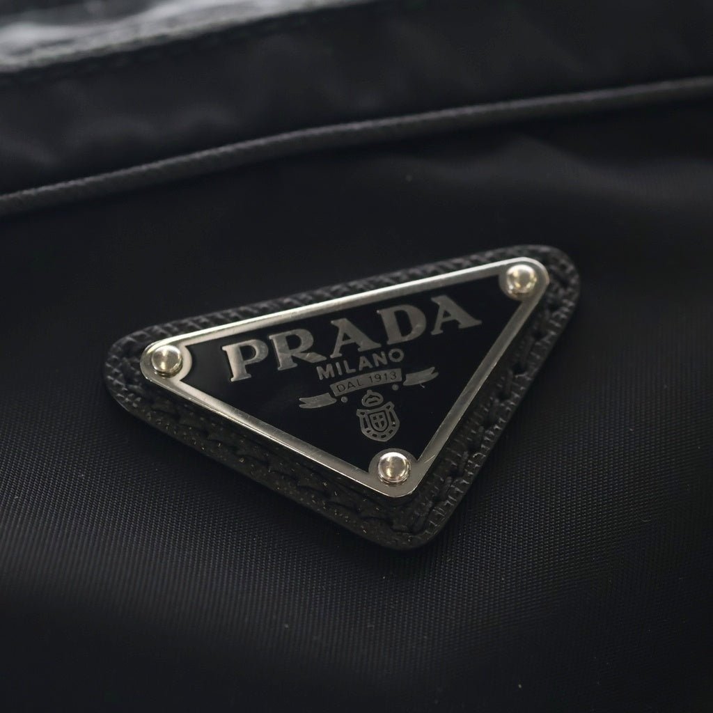 PRADA(プラダ) トライアングルロゴプレート ウエスト ボディバッグ ナイロン ブラック 1BL010