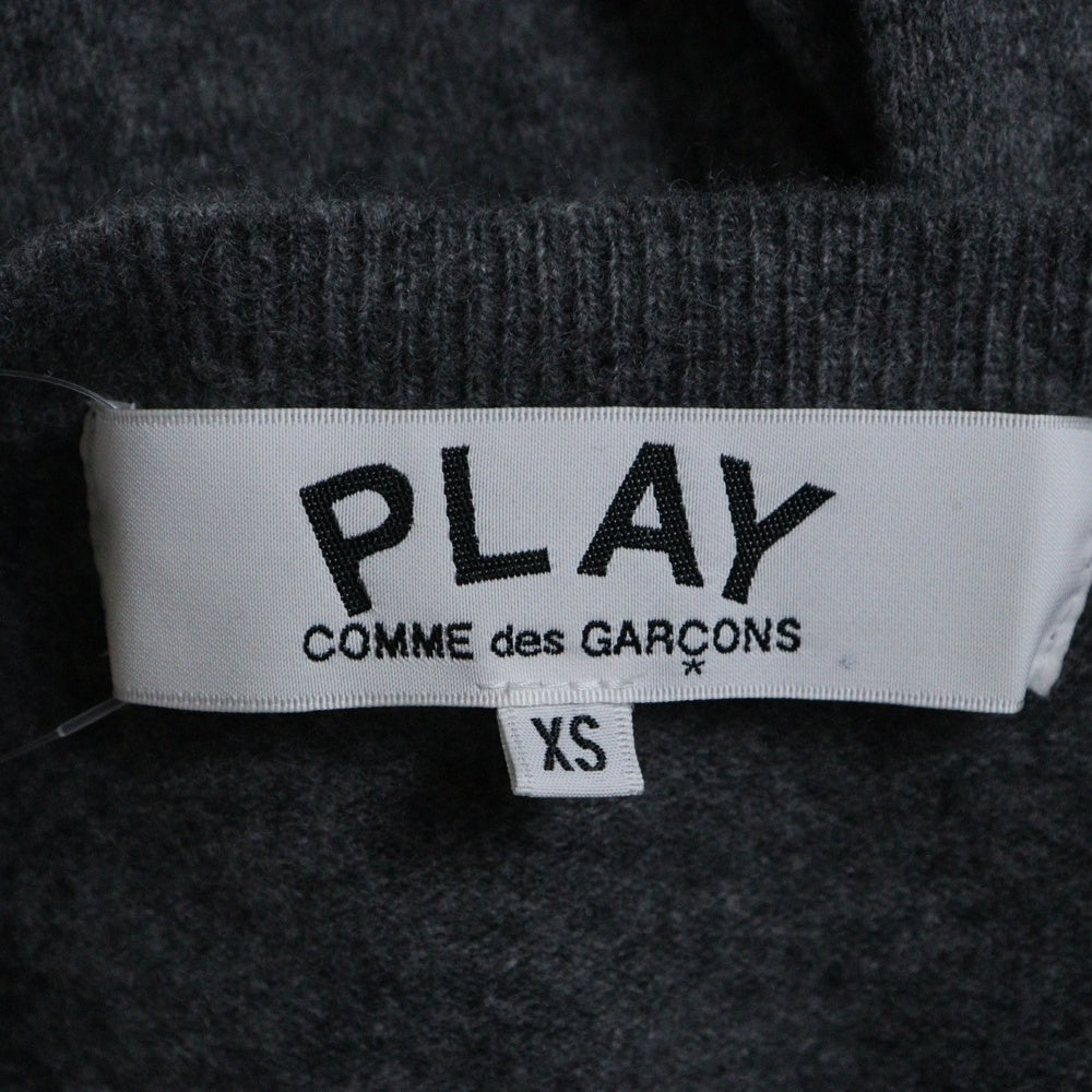 PLAY COMME des GARCONS(プレイコムデギャルソン) ロゴラウンドネックニット カーディガン グレー XS AX-N007