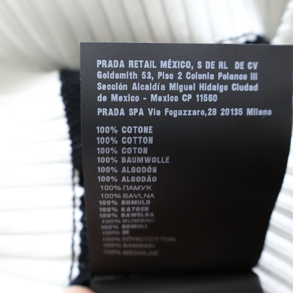 PRADA(プラダ) ロゴ クロップド半袖ニット セーター ブラック×ホワイト コットンレディース P24I1R