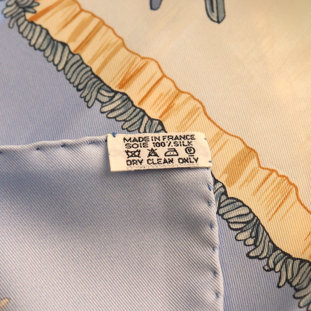HERMES(エルメス) カレ90 ソリとスケート シルクスカーフ Traineaux et glifsades ライトブルー×マルチカラー レディース