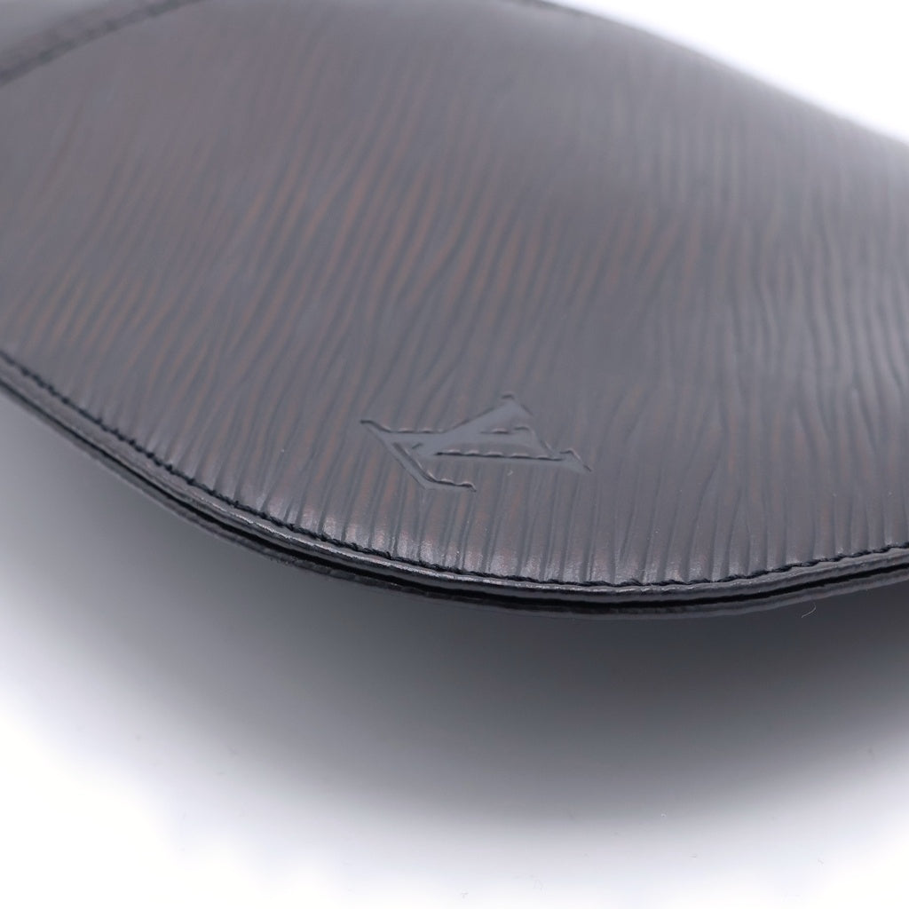 LOUIS VUITTON(ルイヴィトン) エピ ポシェット ドゥミ リュンヌ ワンショルダーバッグ ミニバッグ ブラック レザー M52622 シルバー金具 レディース