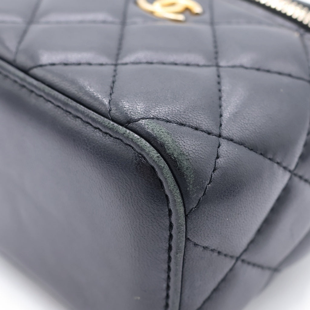 CHANEL(シャネル) ココマーク マトラッセ ラムスキン ゴールド金具 ミニバニティバッグ チェーンショルダーバッグ ブラック レディース