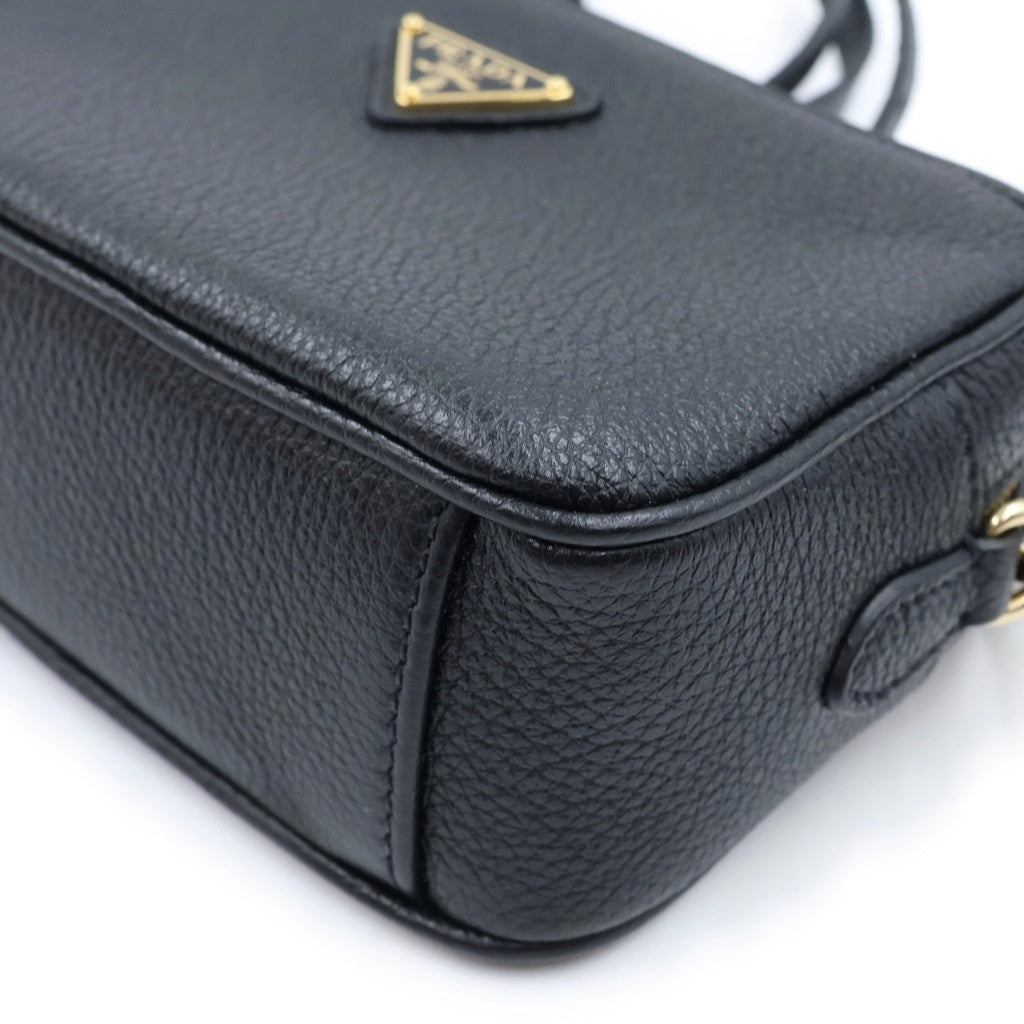 PRADA(プラダ) トライアングルロゴプレート レザー ミニ カメラ ショルダー バッグ ゴールド金具 ブラック 1NF060 レディース