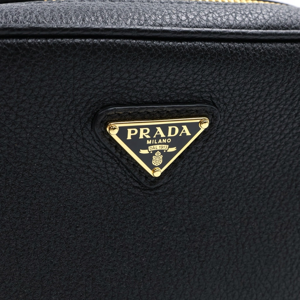 PRADA(プラダ) トライアングルロゴプレート レザー ミニ カメラ ショルダー バッグ ゴールド金具 ブラック 1NF060 レディース