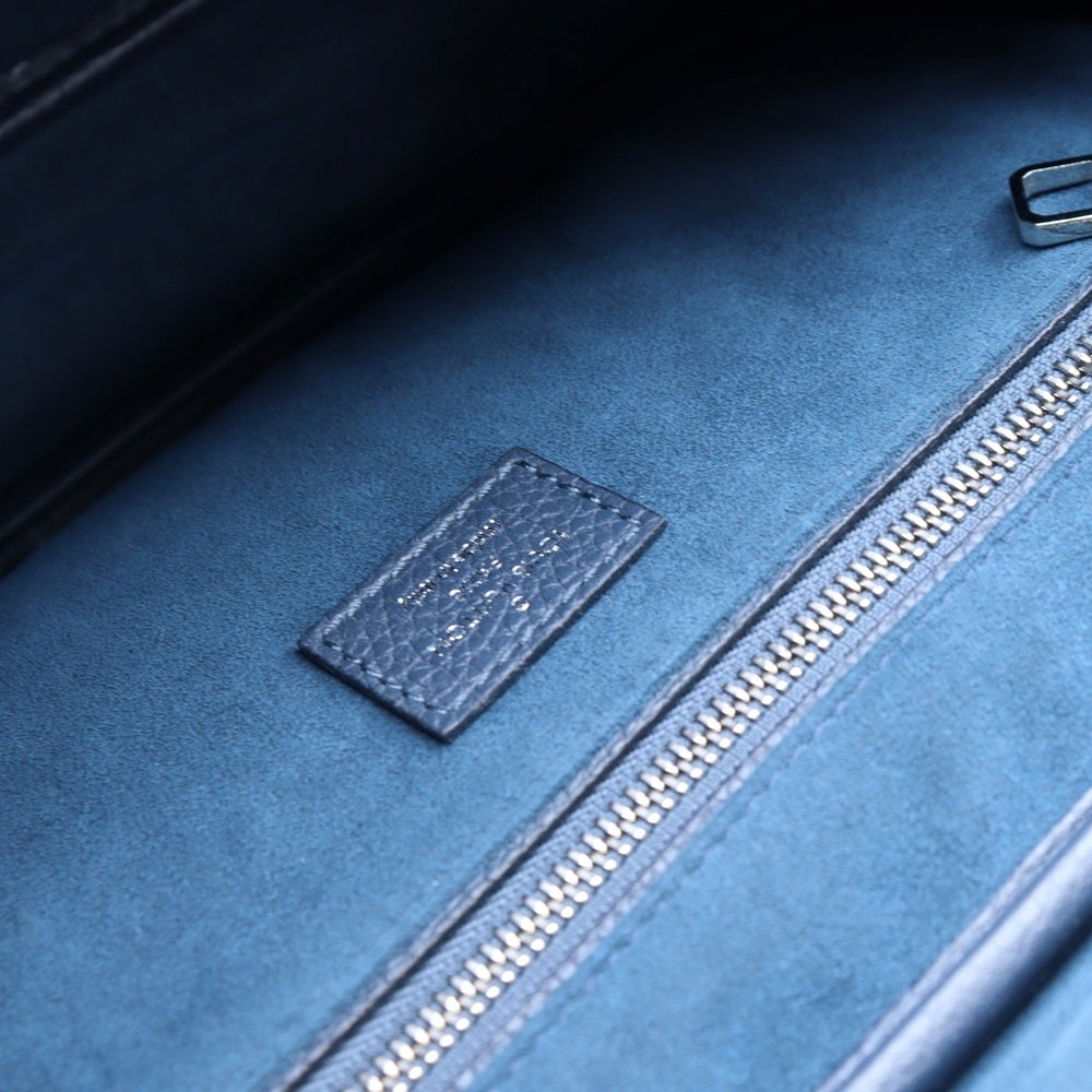 LOUIS VUITTON(ルイヴィトン) キュイール トリヨン・レザー バム・バッグ ショルダーバッグ ブルー ネイビー シルバー金具 レザー M94473