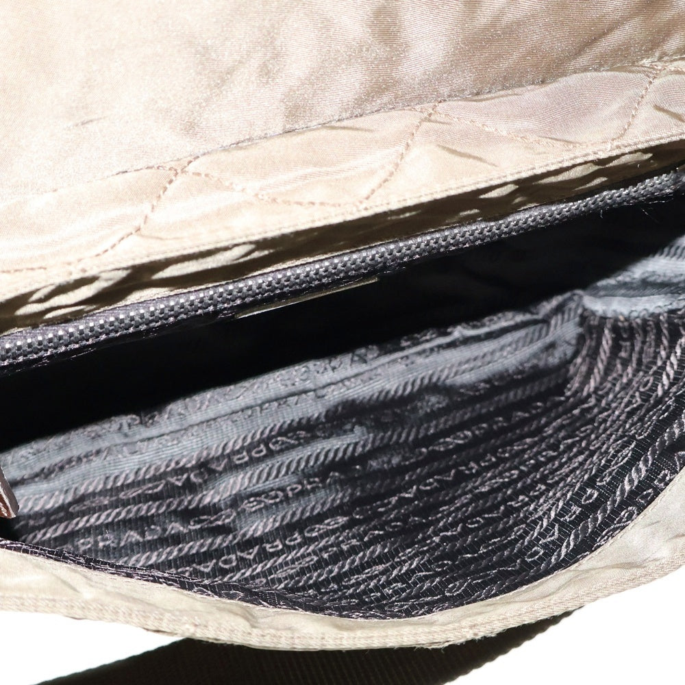 新品未使用【PRADA　プラダ　ショルダーバッグ　メッセンジャーバッグ】 PRADA （未使用）プラダ 斜めがけ ショルダー メッセンジャー