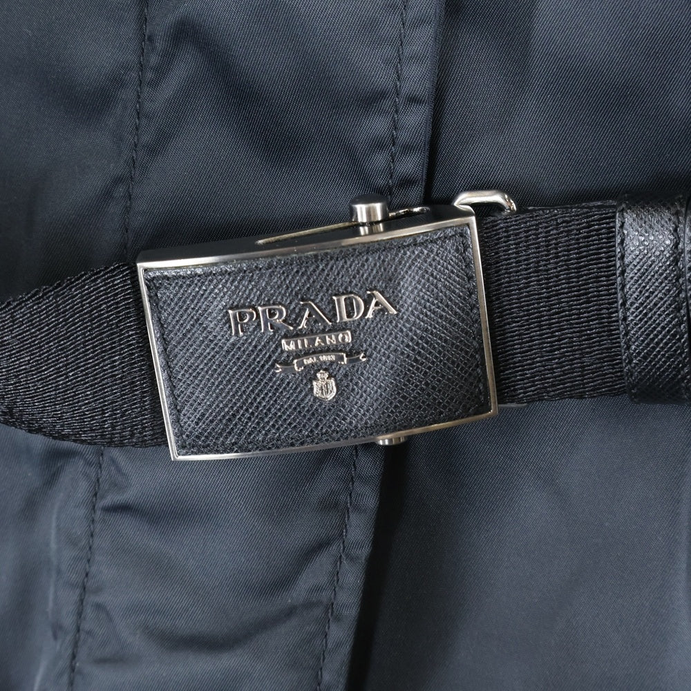 PRADA(プラダ) ロゴプレート バックル サフィアーノレザー ベルト ナイロン 中綿 ステンカラーコート ブラック 24V3770