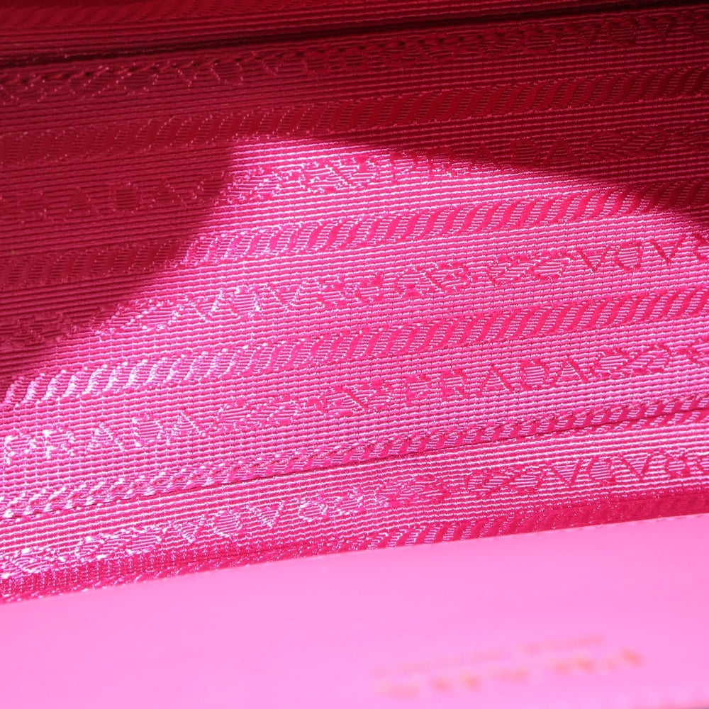 PRADA(プラダ) モノクローム チェーンショルダーバッグ マジェンタ サフィアーノ 1BD127 レディース