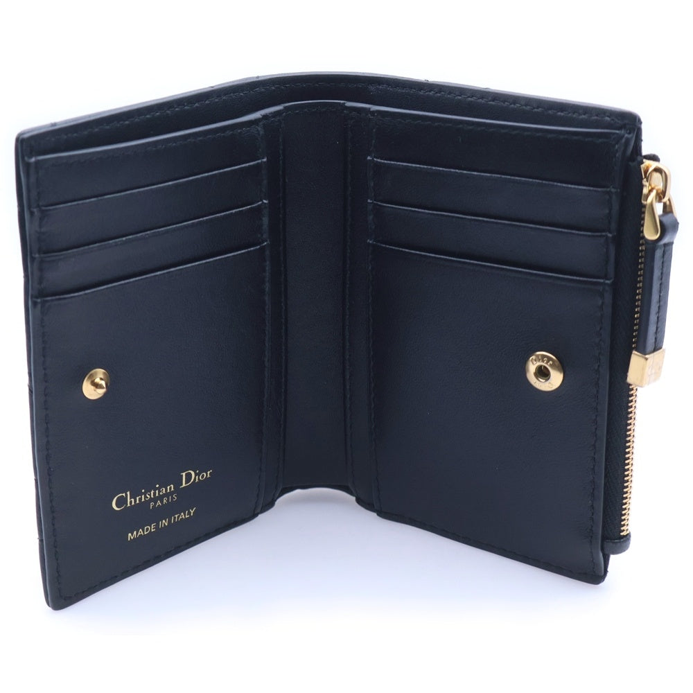 Christian Dior(クリスチャンディオール) カロ ダリア コンパクトウォレット 二つ折り財布 ブラック ラムスキン S5173UWHC_M900 ゴールド金具 レディース
