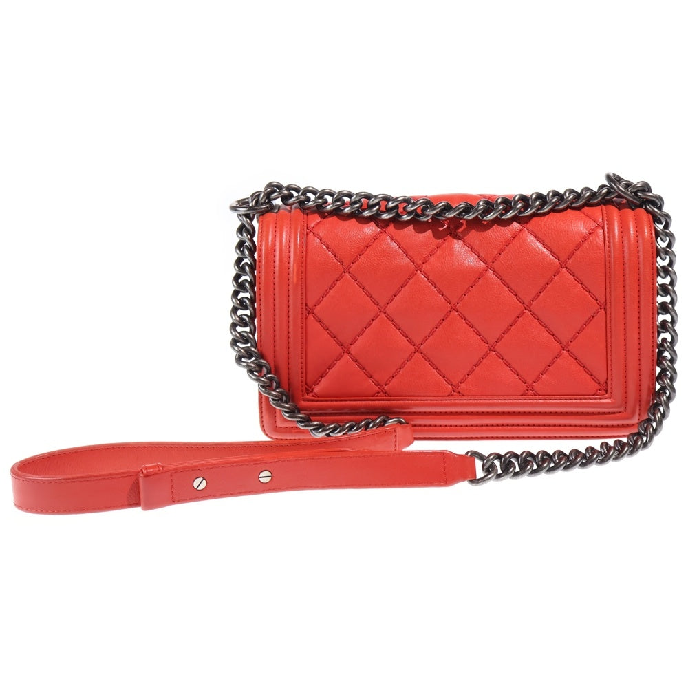 CHANEL(シャネル) ボーイシャネル ココマーク スモール カーフレザー チェーンショルダーバッグ ガンメタ金具 レッド 18番台 レディース
