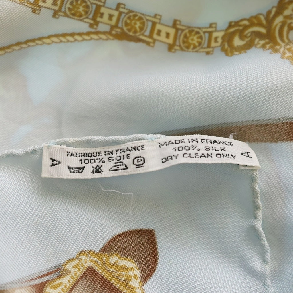 HERMES(エルメス) カレ90 スカーフ THE ROYAL MEWS 王室の馬小屋 シルク ライトブルー レディース