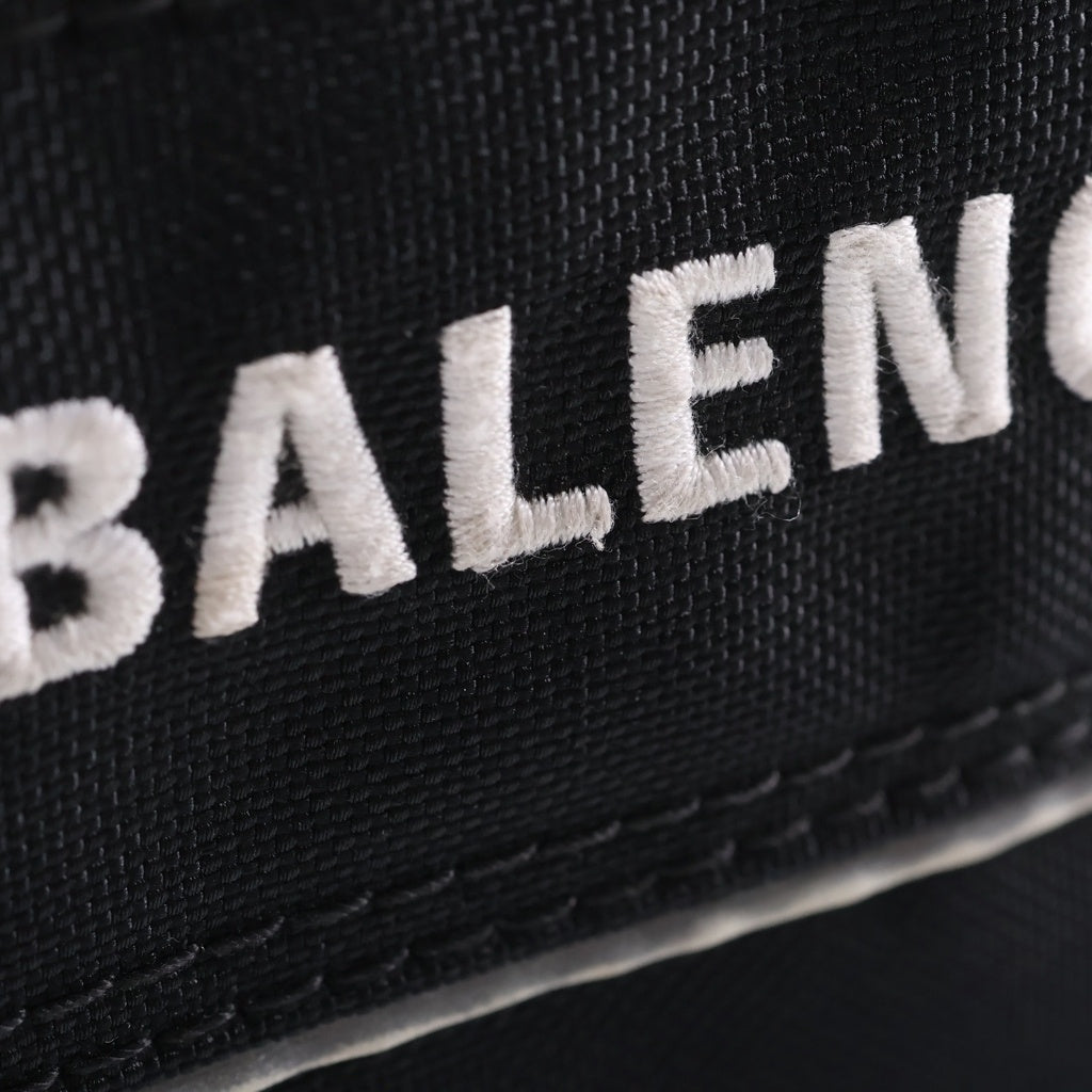 BALENCIAGA(バレンシアガ) スポーツ メッセンジャー ロゴ刺繍 ショルダーバッグ ブラック 638657 レディース