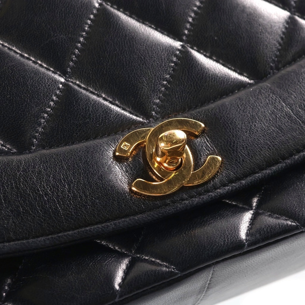 CHANEL(シャネル) ダイアナ25 マトラッセ チェーンショルダーバッグ ブラック ラムスキン ゴールド金具 シール有 2番台 A01165 レディース
