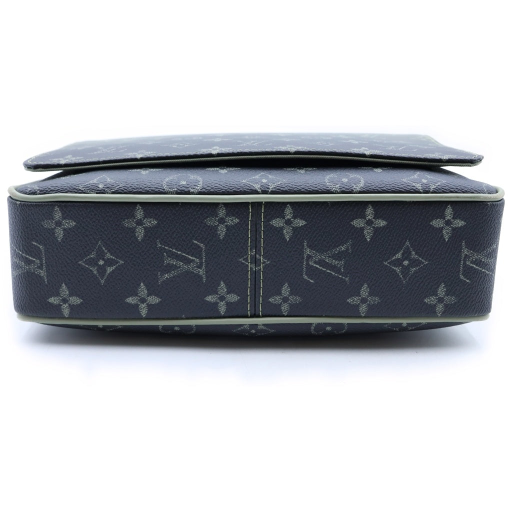 LOUIS VUITTON(ルイヴィトン) モノグラムグラディエント ディストリクトPM ショルダーバッグ グリーン PVC M11593 シルバー金具 レディース