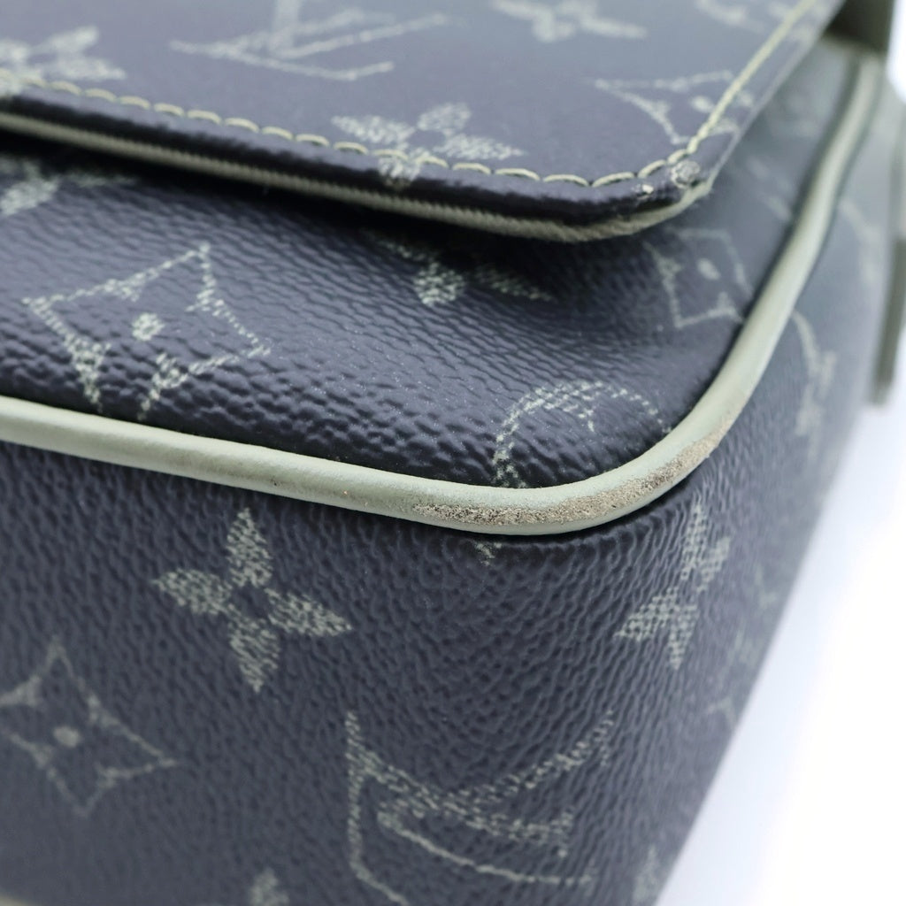 LOUIS VUITTON(ルイヴィトン) モノグラムグラディエント ディストリクトPM ショルダーバッグ グリーン PVC M11593 シルバー金具 レディース