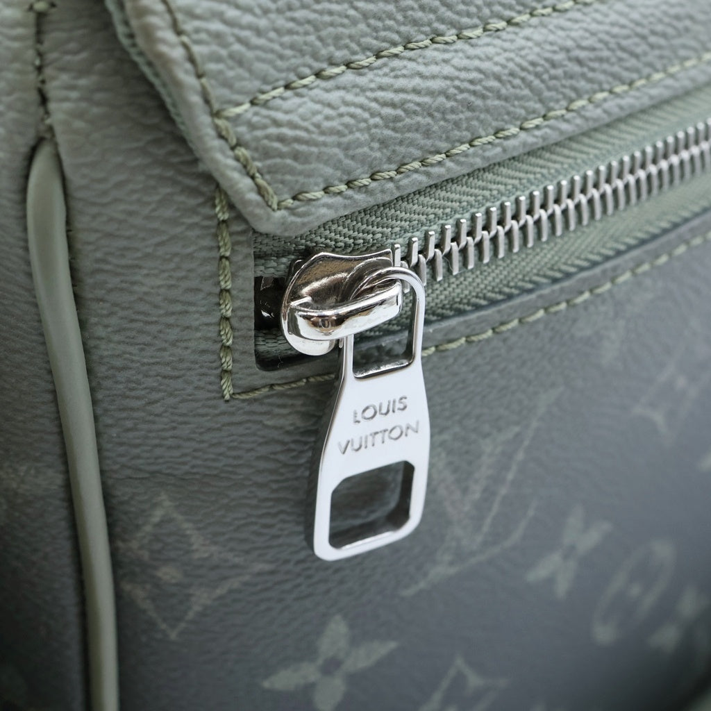 LOUIS VUITTON(ルイヴィトン) モノグラムグラディエント ディストリクトPM ショルダーバッグ グリーン PVC M11593 シルバー金具 レディース