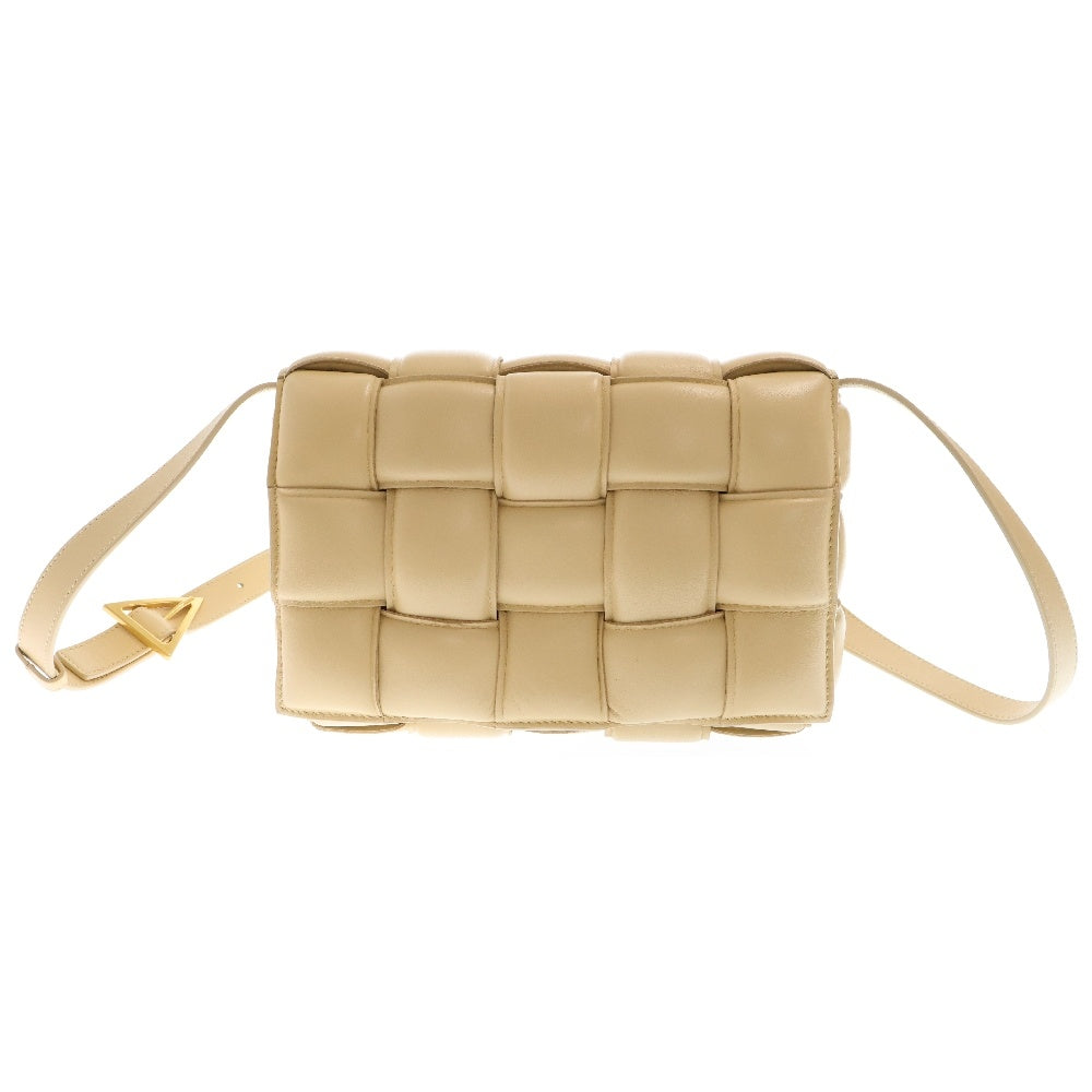 BOTTEGA VENETA(ボッテガヴェネタ) パデッド カセット イントレチャート ショルダーバッグ ベージュ レザー ゴールド金具