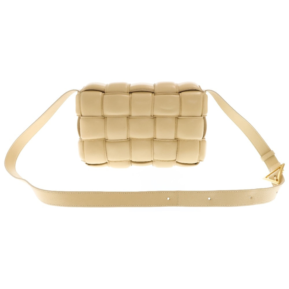 BOTTEGA VENETA(ボッテガヴェネタ) パデッド カセット イントレチャート ショルダーバッグ ベージュ レザー ゴールド金具