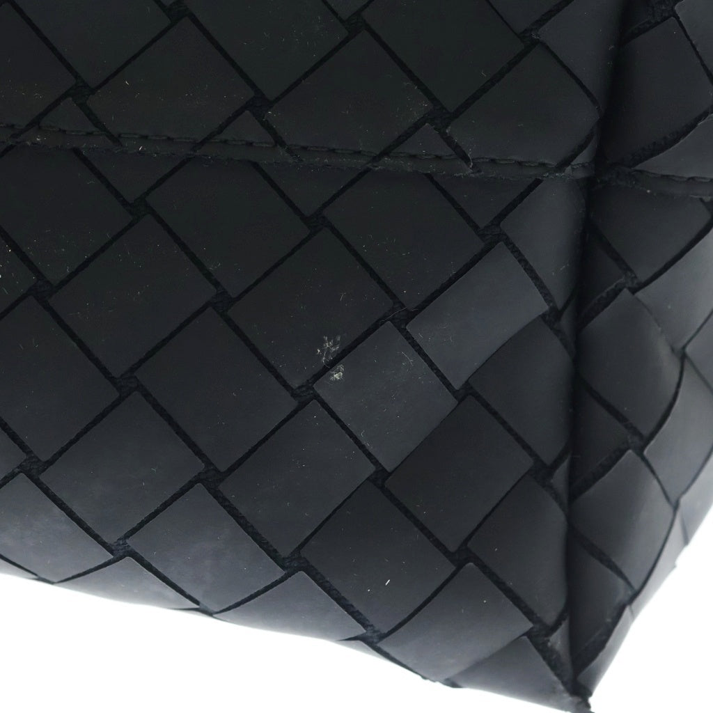 BOTTEGA VENETA(ボッテガヴェネタ) ニューラバー イントレチャート スコルピート トートバッグ ブラック ラバー 651681