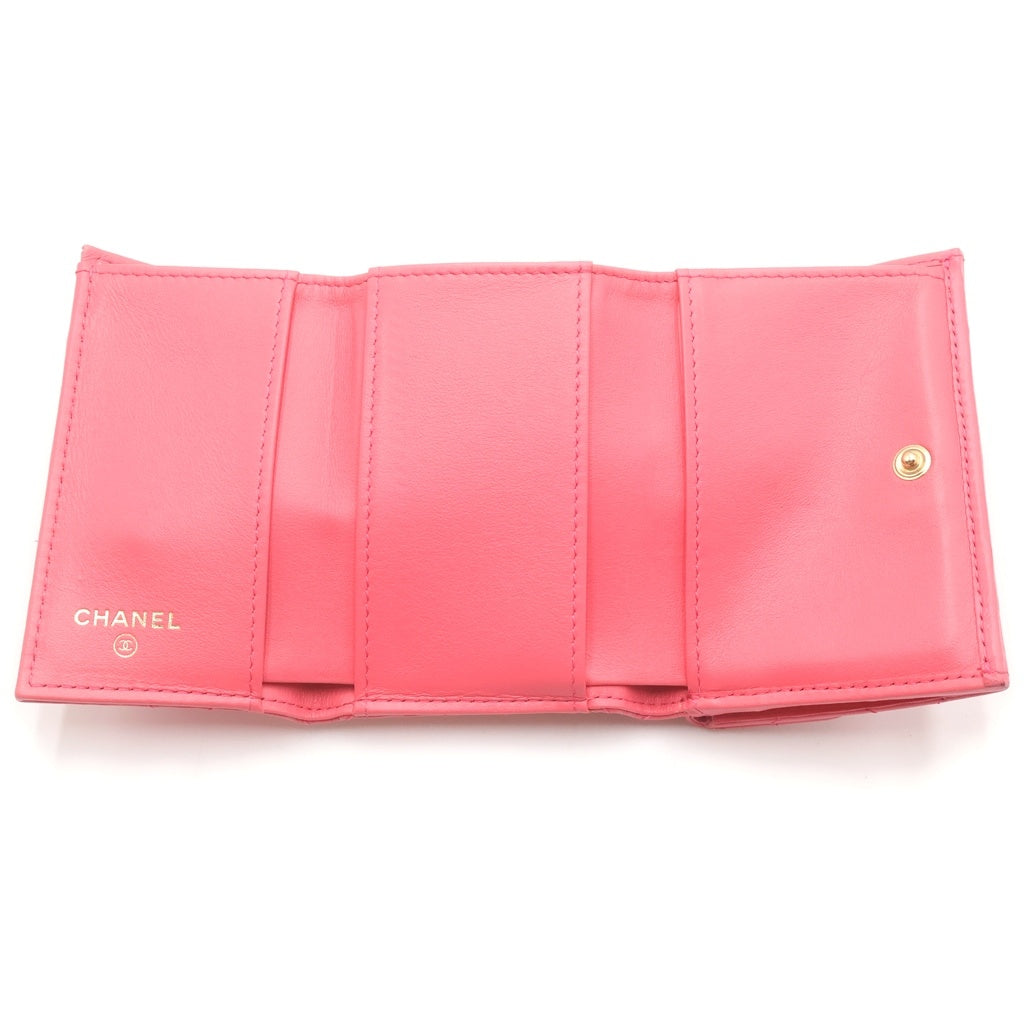 CHANEL(シャネル) マトラッセ 2.55 スモール ラムスキン フラップウォレット コンパクトウォレット 三つ折り財布 ピンク A70325 レディース