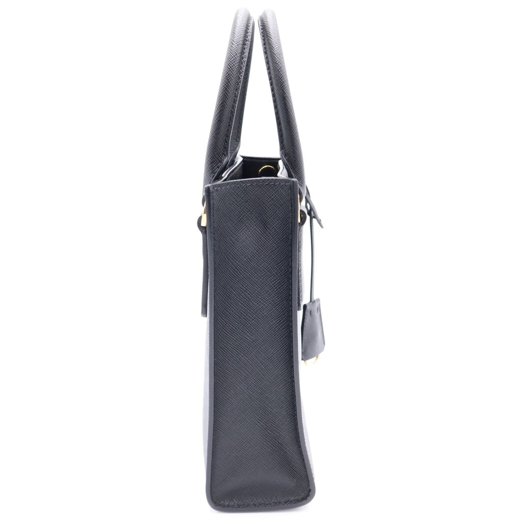 PRADA(プラダ) トライアングルロゴ 2WAYショルダーバッグ ミニハンドバッグ ブラック サフィアーノ レザー 1BA358 ゴールド金具 レディース