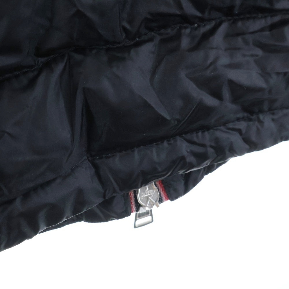 MONCLER(モンクレール) RIGEL リゲル ワッペンロゴ ジップアップ ライトダウン ジャケット ブラック 310914132899 53279