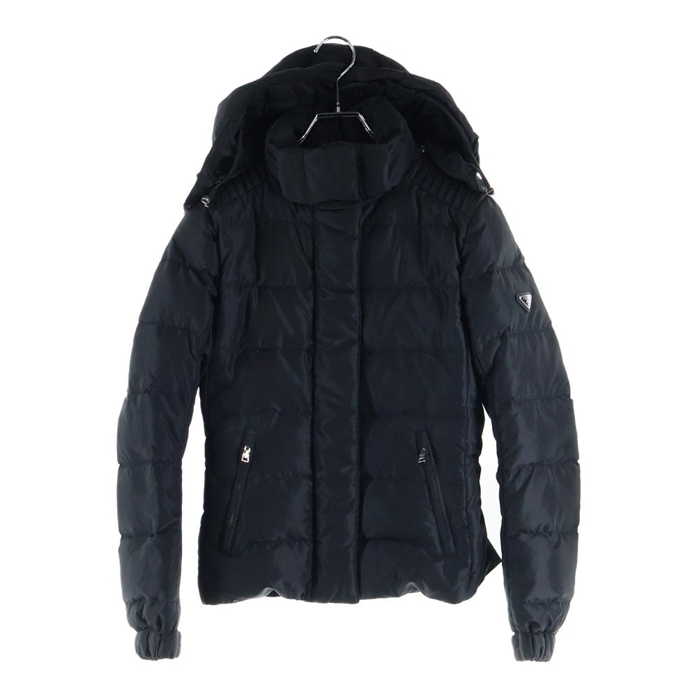 PRADA(プラダ) 25AW トライアングルロゴプレート ナイロン フーデッド ジップアップ ダウンジャケット ブラック レディース 29X544