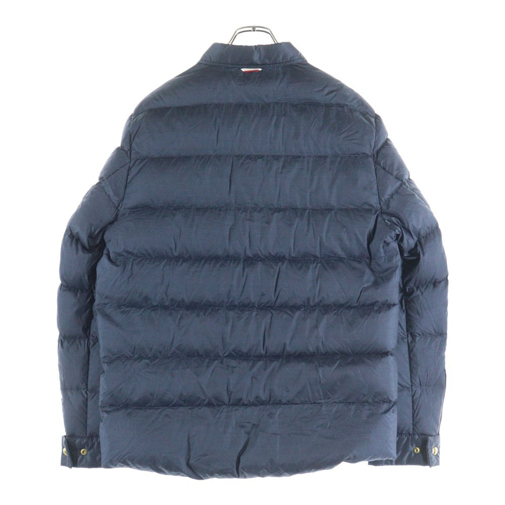 MONCLER GAMME BLEU(モンクレール・ガム・ブルー) GIUBBINO カットアウト ワッペンロゴ スナップボタン ダウン シャツ ジャケット 423914034083 63367