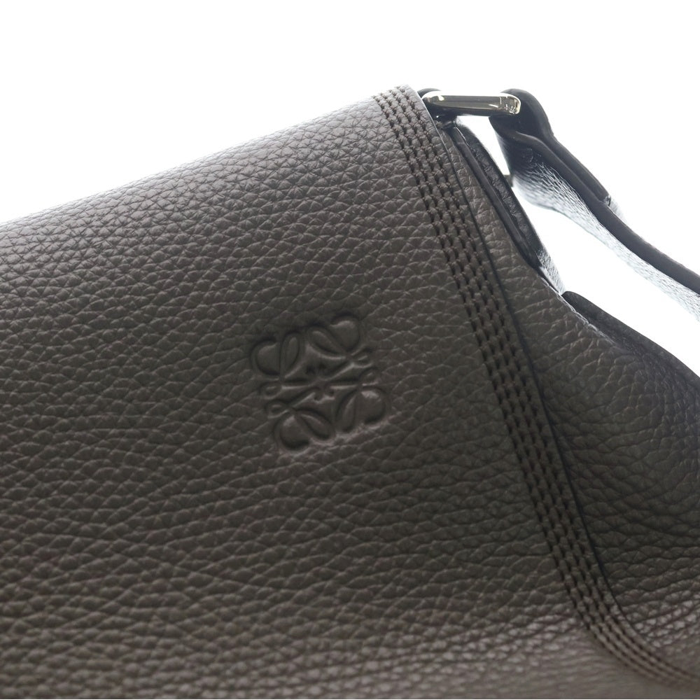 LOEWE(ロエベ) アナグラムロゴ ミリタリー メッセンジャー レザー ショルダー バッグ シルバー金具 ブラウン/ブラック 316.41