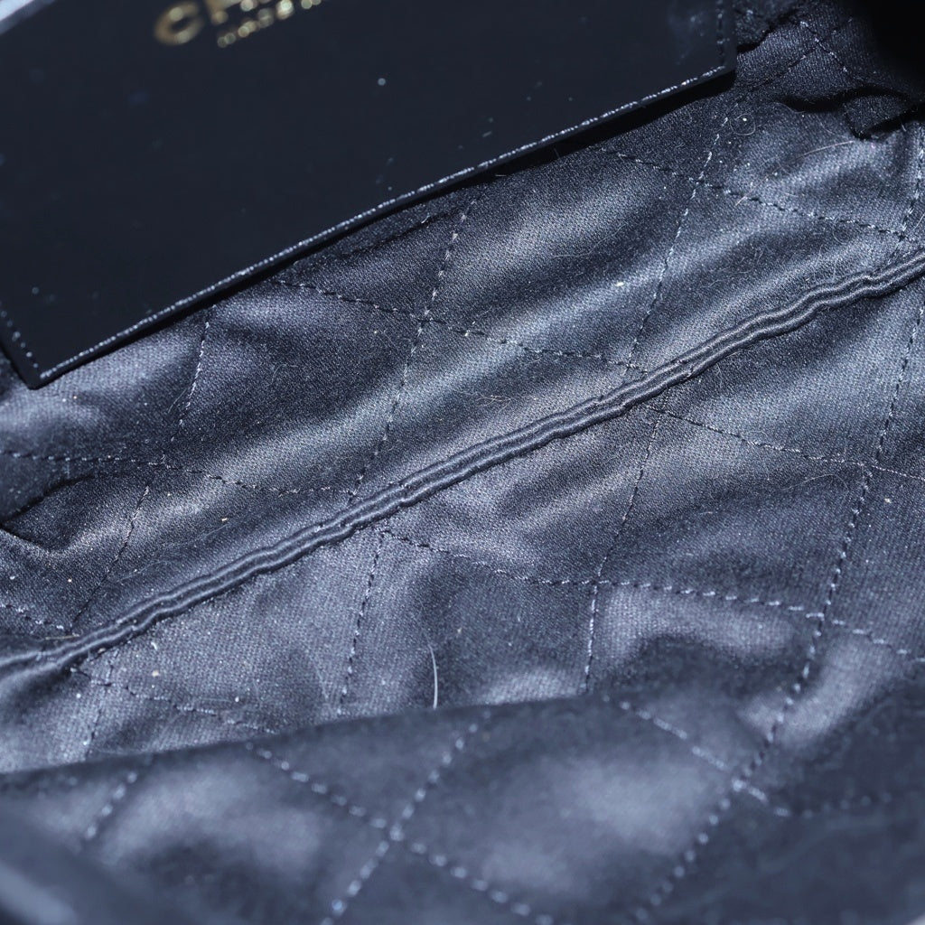 CHANEL(シャネル) シャネル22 ミニ カーフスキン レザー ブラック AS3980 ゴールド金具 レディース