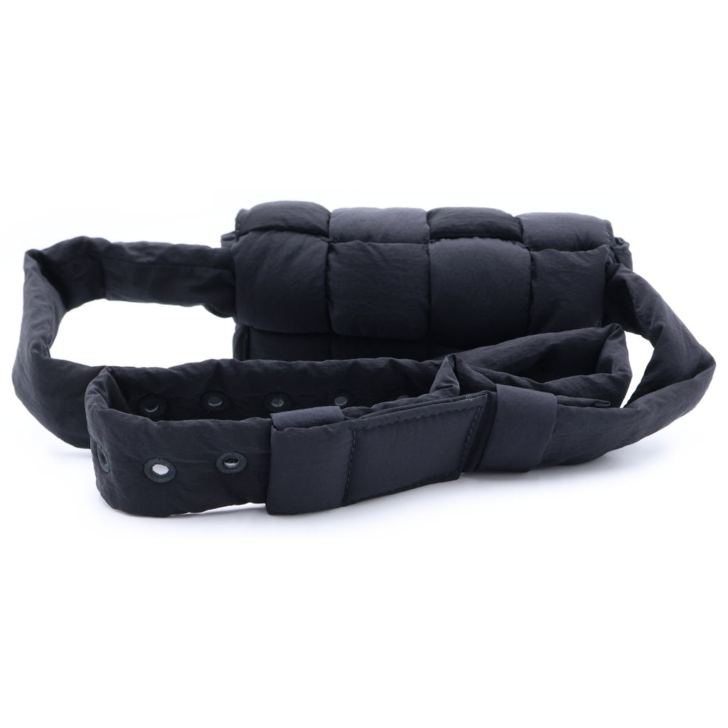 BOTTEGA VENETA(ボッテガヴェネタ) パデッド カセット ウエストバッグ ブラック ナイロン 679763VBO80 レディース
