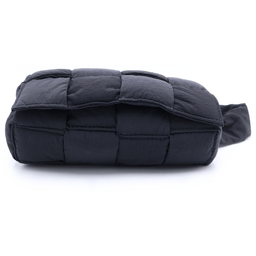 BOTTEGA VENETA(ボッテガヴェネタ) パデッド カセット ウエストバッグ ブラック ナイロン 679763VBO80 レディース