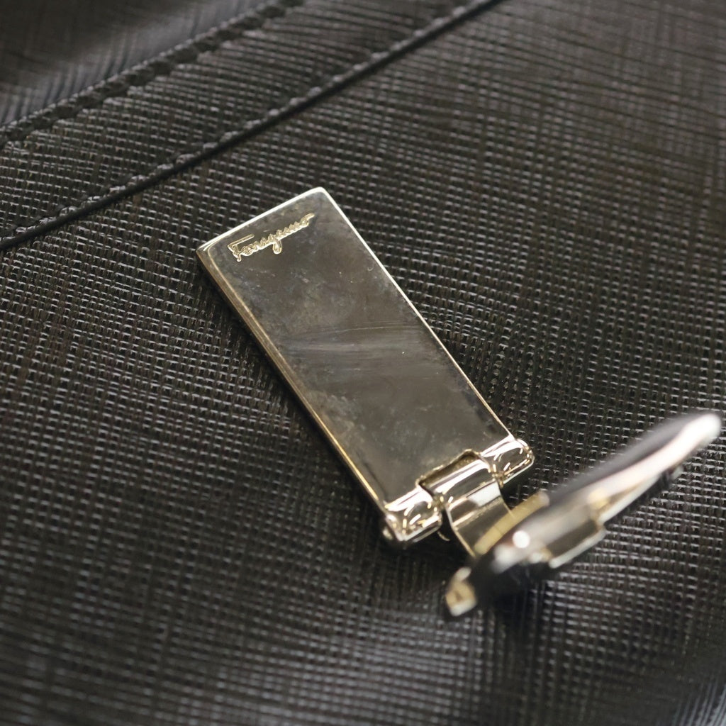FERRAGAMO(フェラガモ) ガンチーニ 三つ折り財布 ロングウォレット ブラック レザー シルバー金具 レディース
