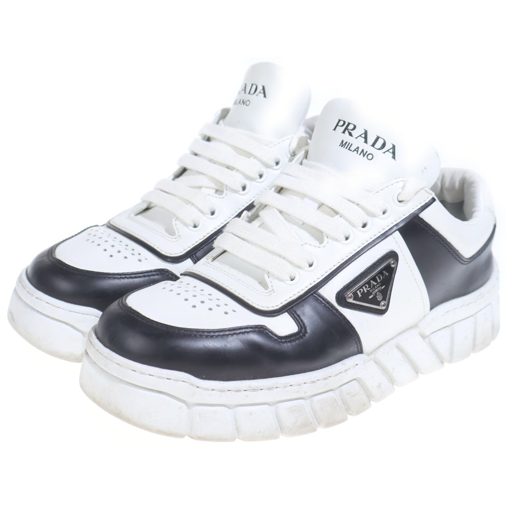 PRADA(プラダ) トライアングルロゴ プレート ローカットスニーカー シューズ ブラック/ホワイト 2EE378