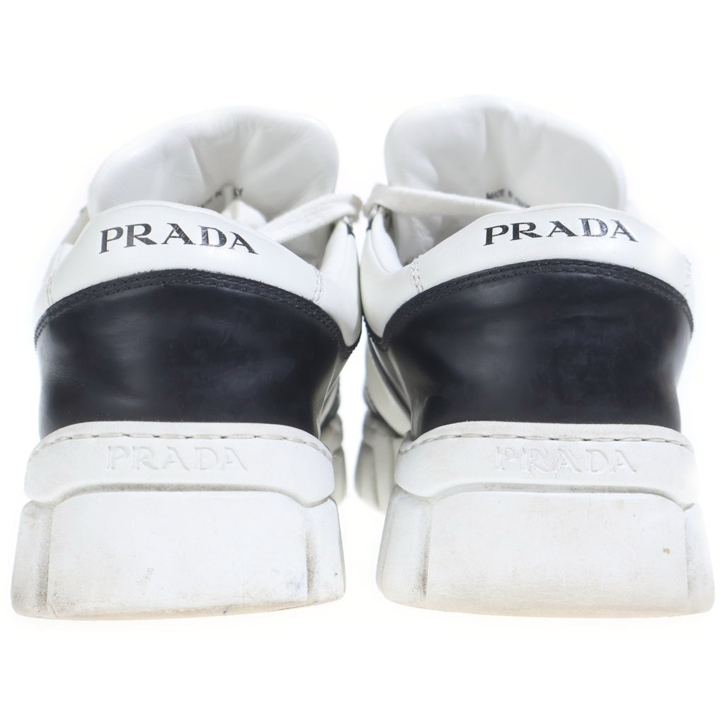 PRADA(プラダ) トライアングルロゴ プレート ローカットスニーカー シューズ ブラック/ホワイト 2EE378