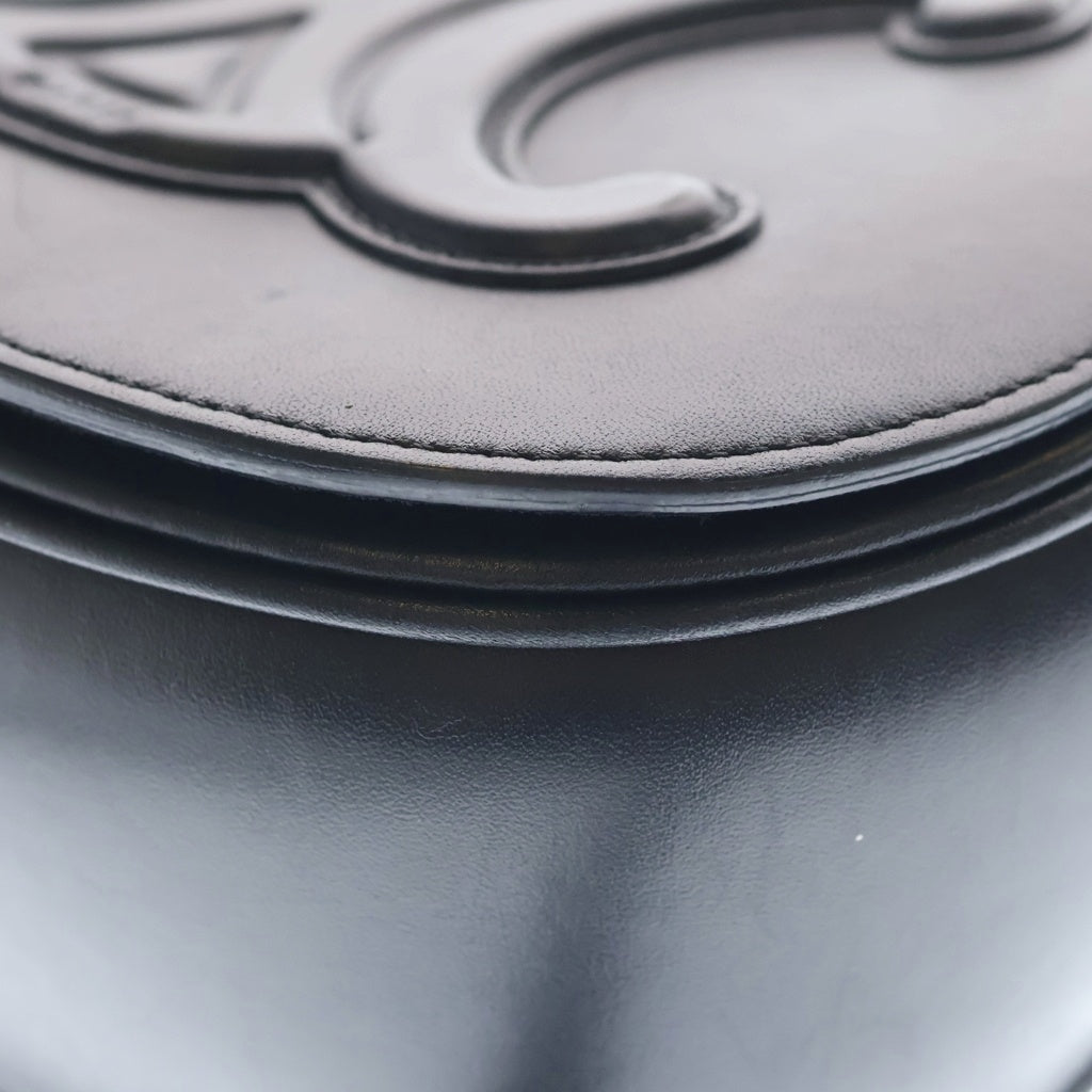 CELINE(セリーヌ) フォルコ キュイル トリオンフ カーフ ショルダーバッグ ブラック レディース