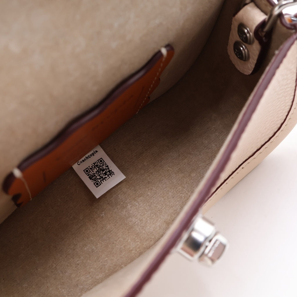 COACH(コーチ) ウェイビー ディンキーバッグ ショルダーバッグ ベージュ レザー シルバー金具 レディース
